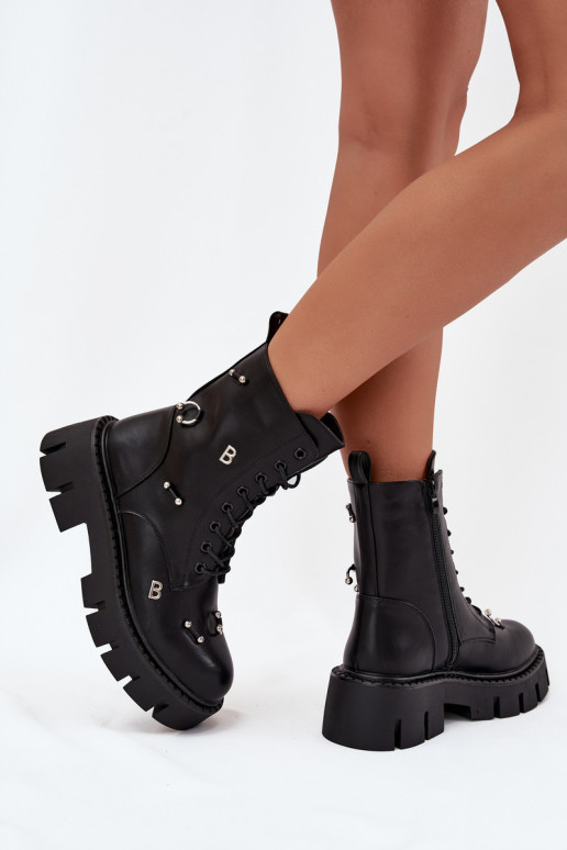 Bottines de travail pour femmes avec de beaux détails isolés en noir Lunea