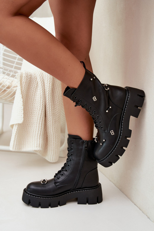 Bottines de travail pour femmes avec de beaux détails isolés en noir Lunea