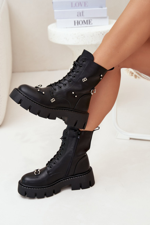 Bottines de travail pour femmes avec de beaux détails isolés en noir Lunea
