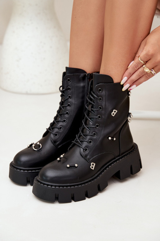 Bottines de travail pour femmes avec de beaux détails isolés en noir Lunea