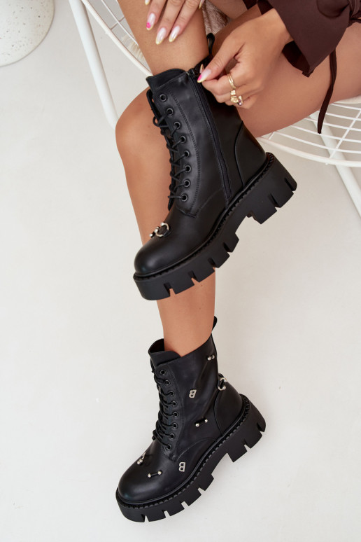 Bottines de travail pour femmes avec de beaux détails isolés en noir Lunea