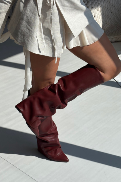 Bottes isolées pour femmes jusqu'au genou avec talons en bordeaux Elivira