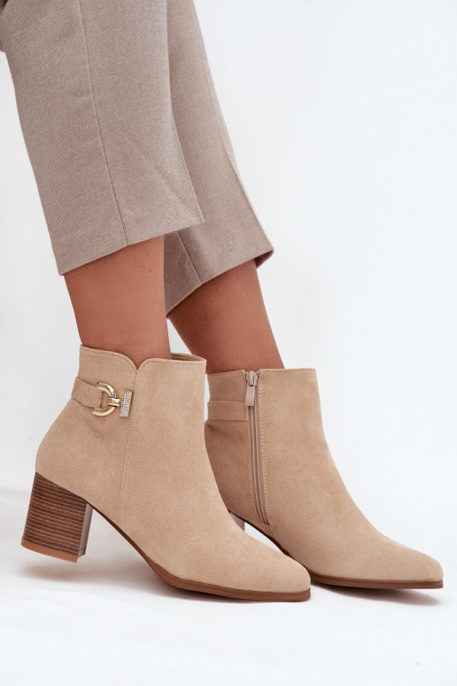 Bottines isolées avec détails dorés en couleur sable Renora