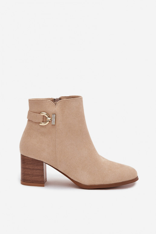 Bottines isolées avec détails dorés en couleur sable Renora