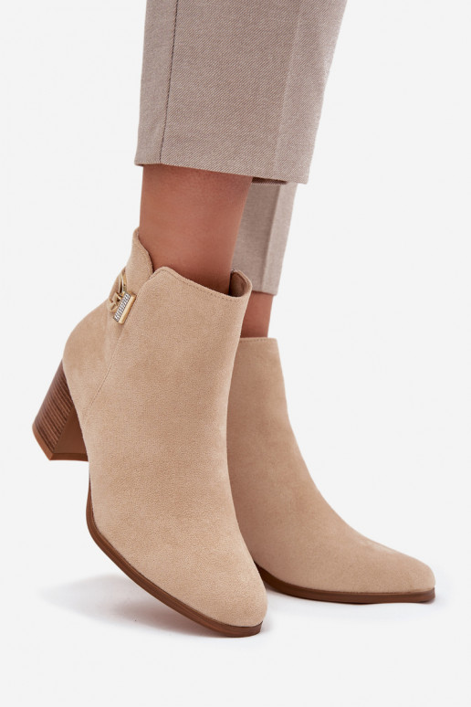 Bottines isolées avec détails dorés en couleur sable Renora