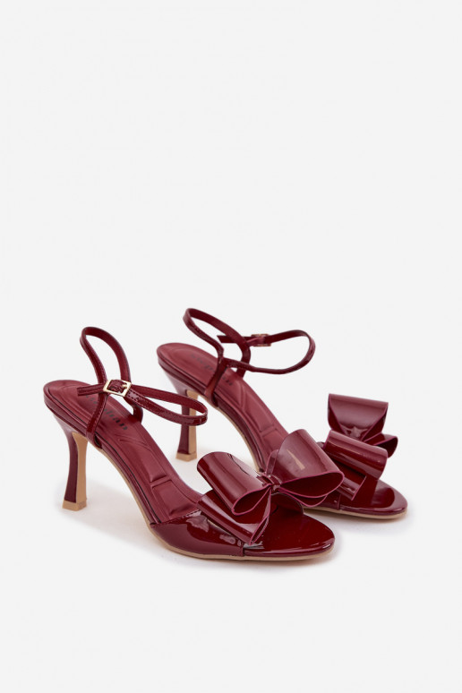 Sandales bordeaux avec effet verni, talons fins et rubans Noliva