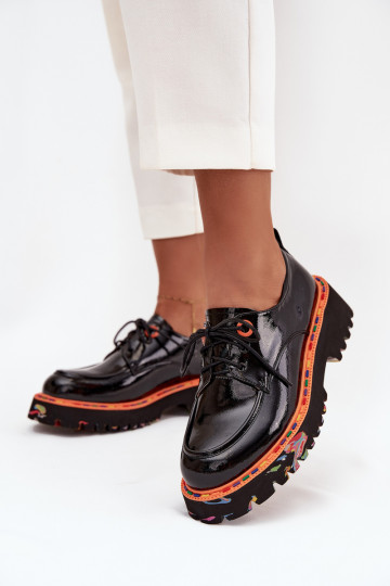 Chaussures en cuir noires avec effet verni Artiker 57C0176