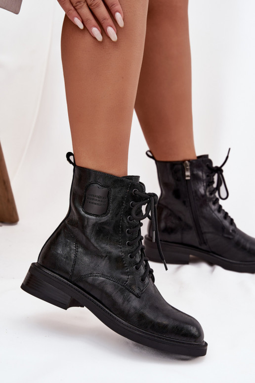 Bottes de travail pour femmes en simili cuir noir avec détails décoratifs Tai turiciejka K7180-01