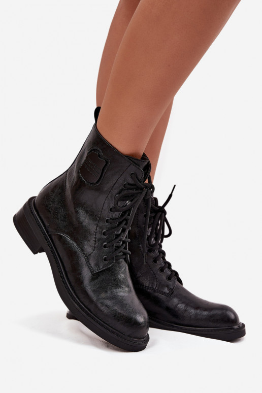 Bottes de travail pour femmes en simili cuir noir avec détails décoratifs Tai turiciejka K7180-01