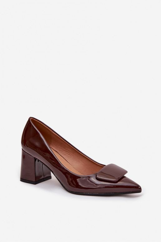 Chaussures effet verni avec talons et ornements CzekoladoĮe Isoline