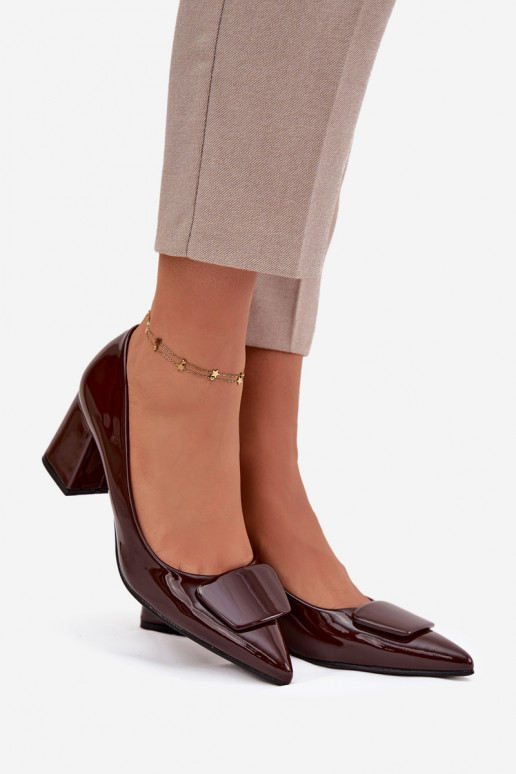 Chaussures effet verni avec talons et ornements CzekoladoĮe Isoline