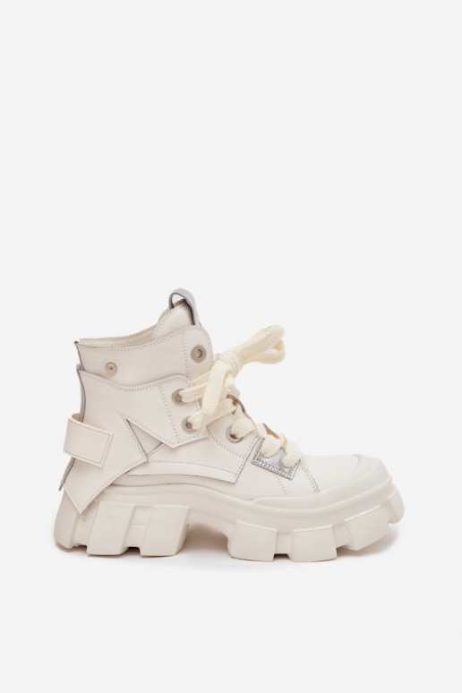 Bottines sportives isolées blanches GOE SS2N4055