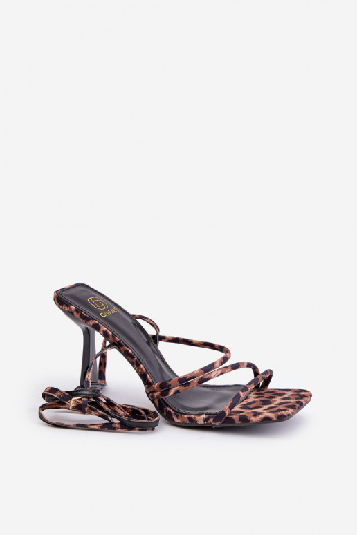 Sandales élégantes avec talons fins et lanières, motifs léopard marron Saredi
