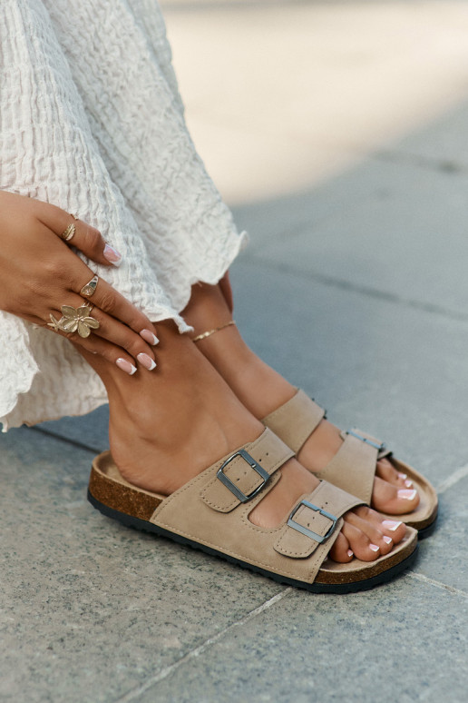 Chaussons pour femmes couleur sable avec boucles sur la plateforme Galurena