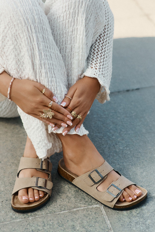 Chaussons pour femmes couleur sable avec boucles sur la plateforme Galurena