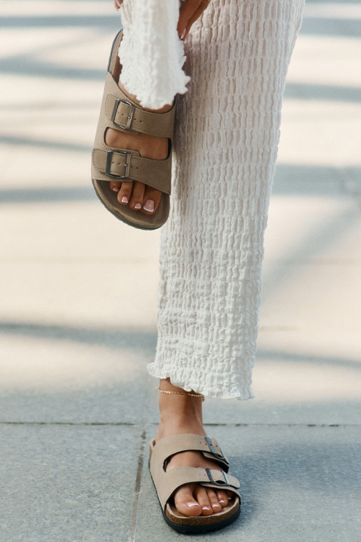 Chaussons pour femmes couleur sable avec boucles sur la plateforme Galurena