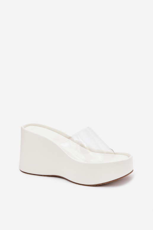 Chaussons pour femmes blancs avec des lanières transparentes sur la plateforme Zolretia