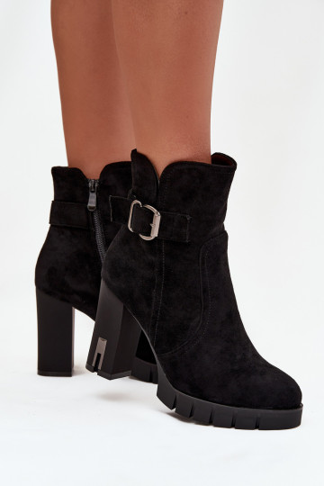 Bottes de cheville pour femmes isolées avec boucles en noir Selisse