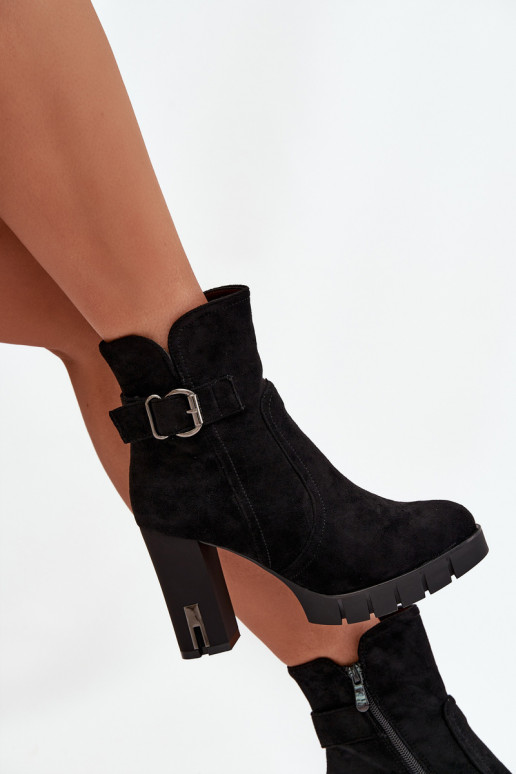 Bottes de cheville pour femmes isolées avec boucles en noir Selisse