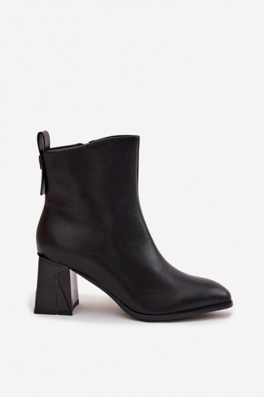 Bottes de cheville isolées avec talons en cuir naturel Vinceza 66812 en noir