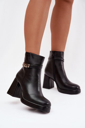 Bottes de cheville pour femmes isolées avec talons décorés en noir Giordina 2
