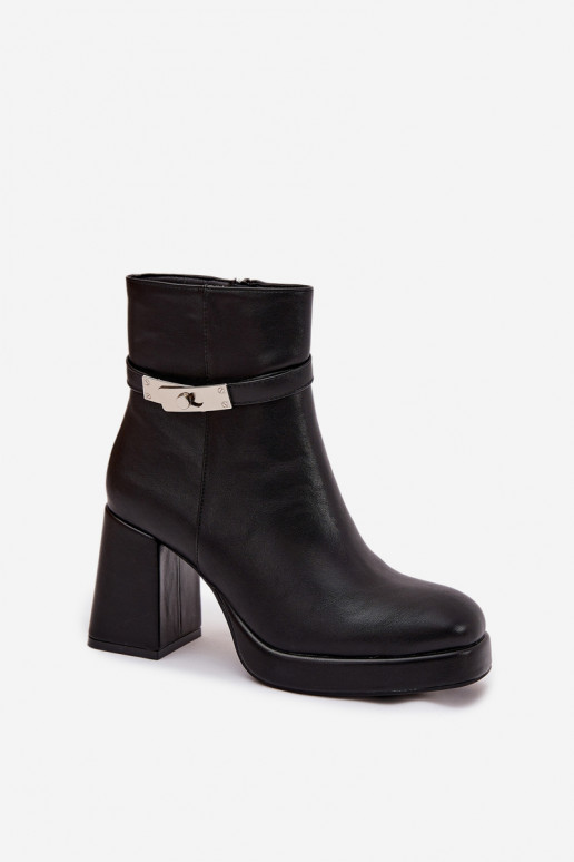 Bottes de cheville pour femmes isolées avec talons décorés en noir Giordina