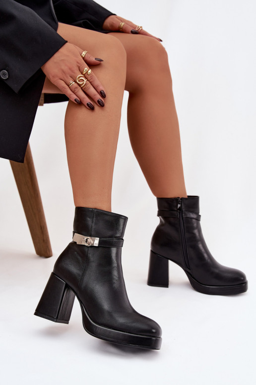 Bottes de cheville pour femmes isolées avec talons décorés en noir Giordina