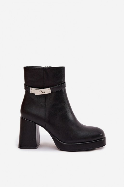 Bottes de cheville pour femmes isolées avec talons décorés en noir Giordina