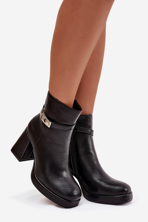 Bottes de cheville pour femmes isolées avec talons décorés en noir Giordina