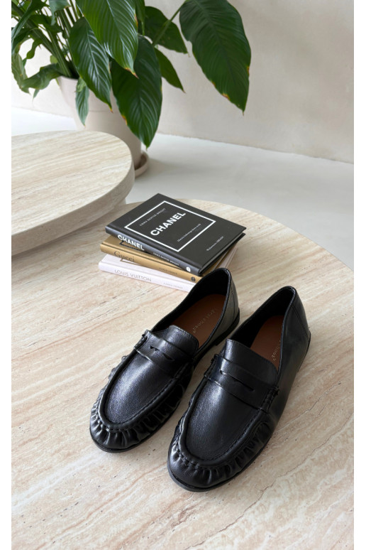 Mocassins pour femmes avec volants couleur noire Sabley