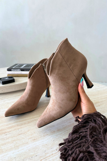 Bottines pour femmes sur talon fin avec bout pointu couleur sable Bessia