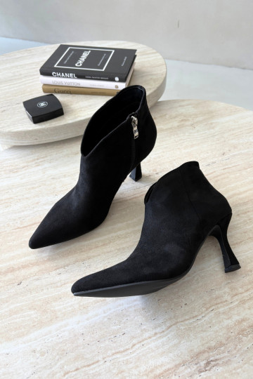 Bottines pour femmes sur talon fin avec bout pointu couleur noire Bessia