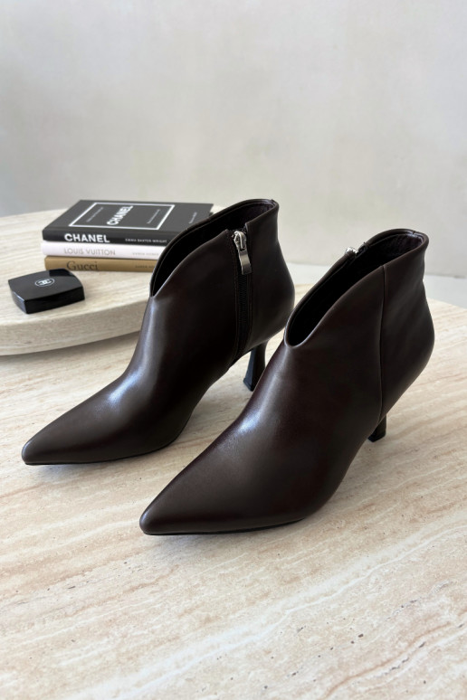 Bottines pour femmes sur talon fin avec bout pointu couleur brun foncé Bessia