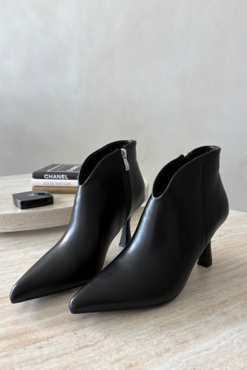 Bottines pour femmes sur talon fin avec bout pointu couleur noire Bessia 2