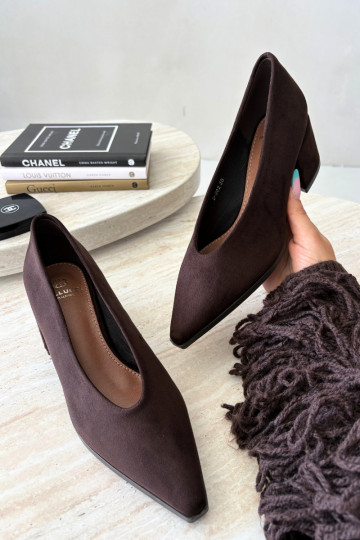 Chaussures à bout pointu et talons carrés couleur chocolat Lavisa