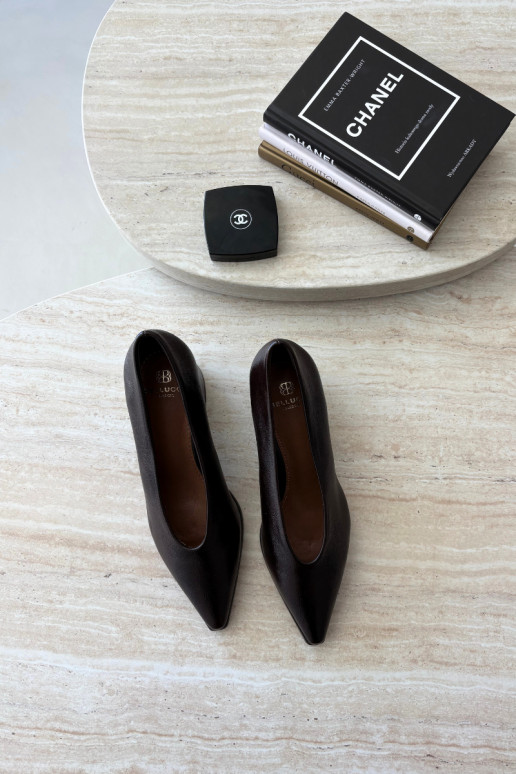 Chaussures à bout pointu et talons carrés en simili cuir couleur brun foncé Lavisa