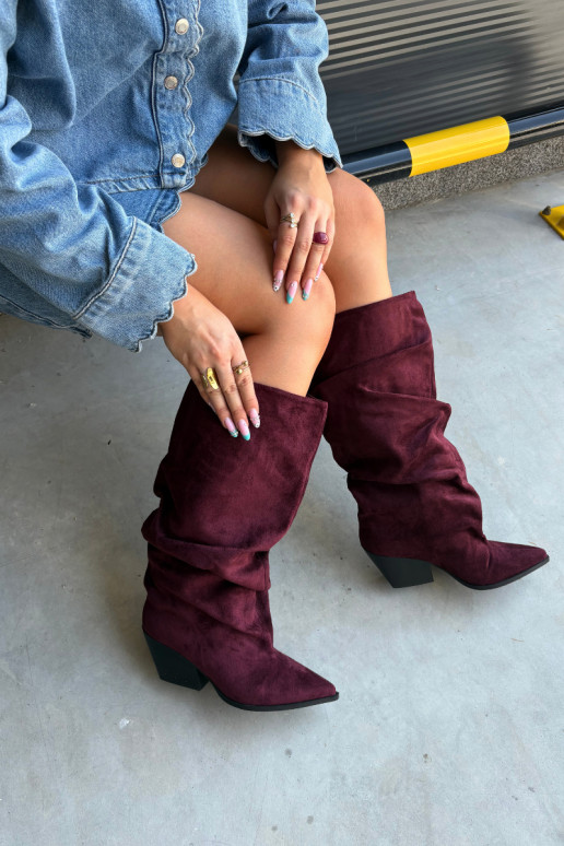 Bottes au-dessus du genou pour femmes avec partie supérieure incurvée et talons en daim couleur bordeaux Durela