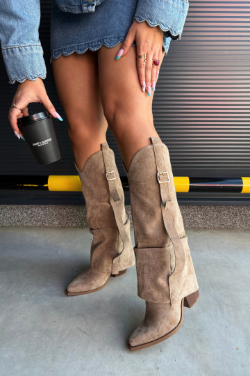 Bottes au-dessus du genou pour femmes avec talons, volants et boucles couleur sable Caster