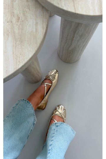 Ballerines dorées en vernis avec rubans Kokardką 2