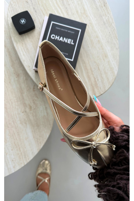 Ballerines dorées en vernis avec rubans Kokardką