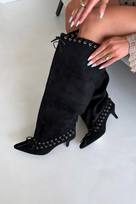 Bottes longues à talon moyen en daim synthétique avec lacets décoratifs couleur noire Juletta