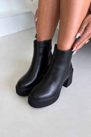 Bottines isolées avec talon et plateforme couleur noire Lurela 2