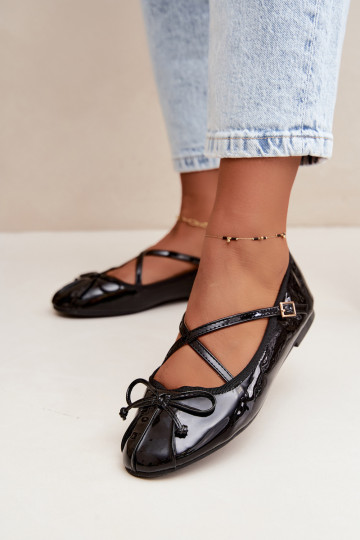 Ballerines noires en vernis avec rubans Kokardką 2