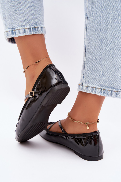 Ballerines noires en vernis avec rubans Kokardką