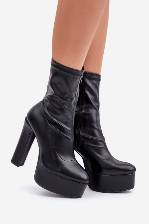 Bottines noires sur talons et plateforme Tennira