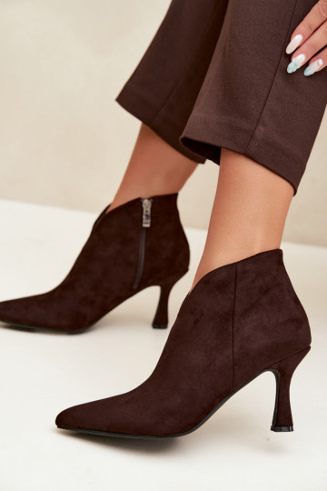 Bottines pour femmes sur talon fin avec bout pointu couleur chocolat Bessia