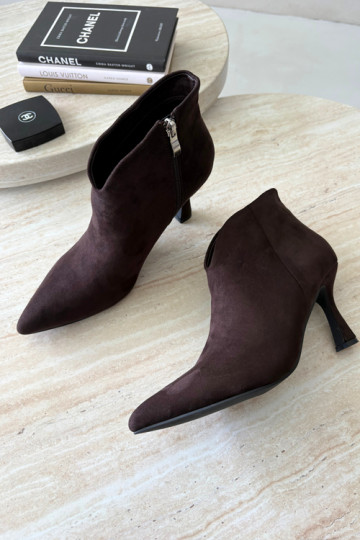 Bottines pour femmes sur talon fin avec bout pointu couleur chocolat Bessia 2