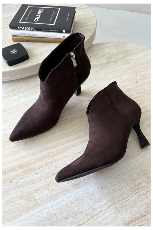 Bottines pour femmes sur talon fin avec bout pointu couleur chocolat Bessia