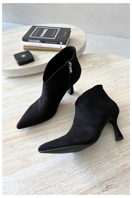 Bottines pour femmes sur talon fin avec bout pointu couleur noire Bessia