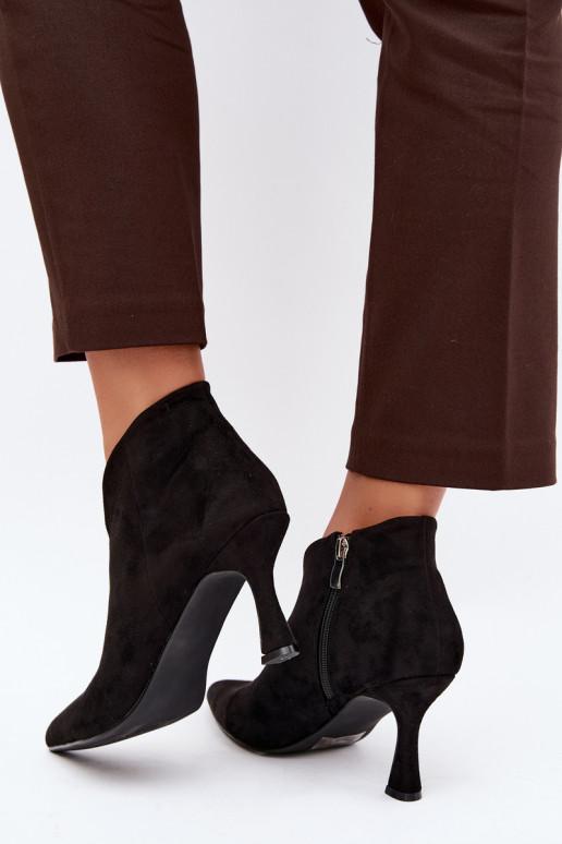Bottines pour femmes sur talon fin avec bout pointu couleur noire Bessia